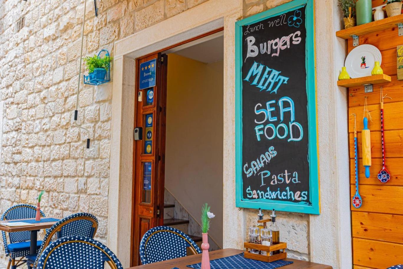 Apartments & Rooms Trogir Stars Free Parking Exteriör bild